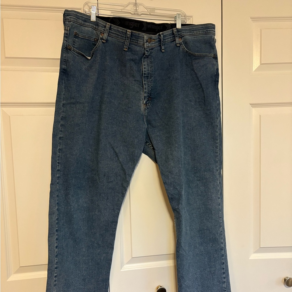 Wrangler Relaxed Fit Blue Jeans